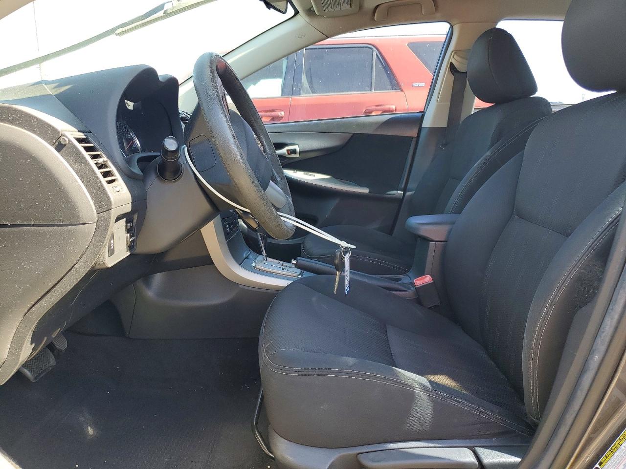 2013 TOYOTA COROLLA S photo 13