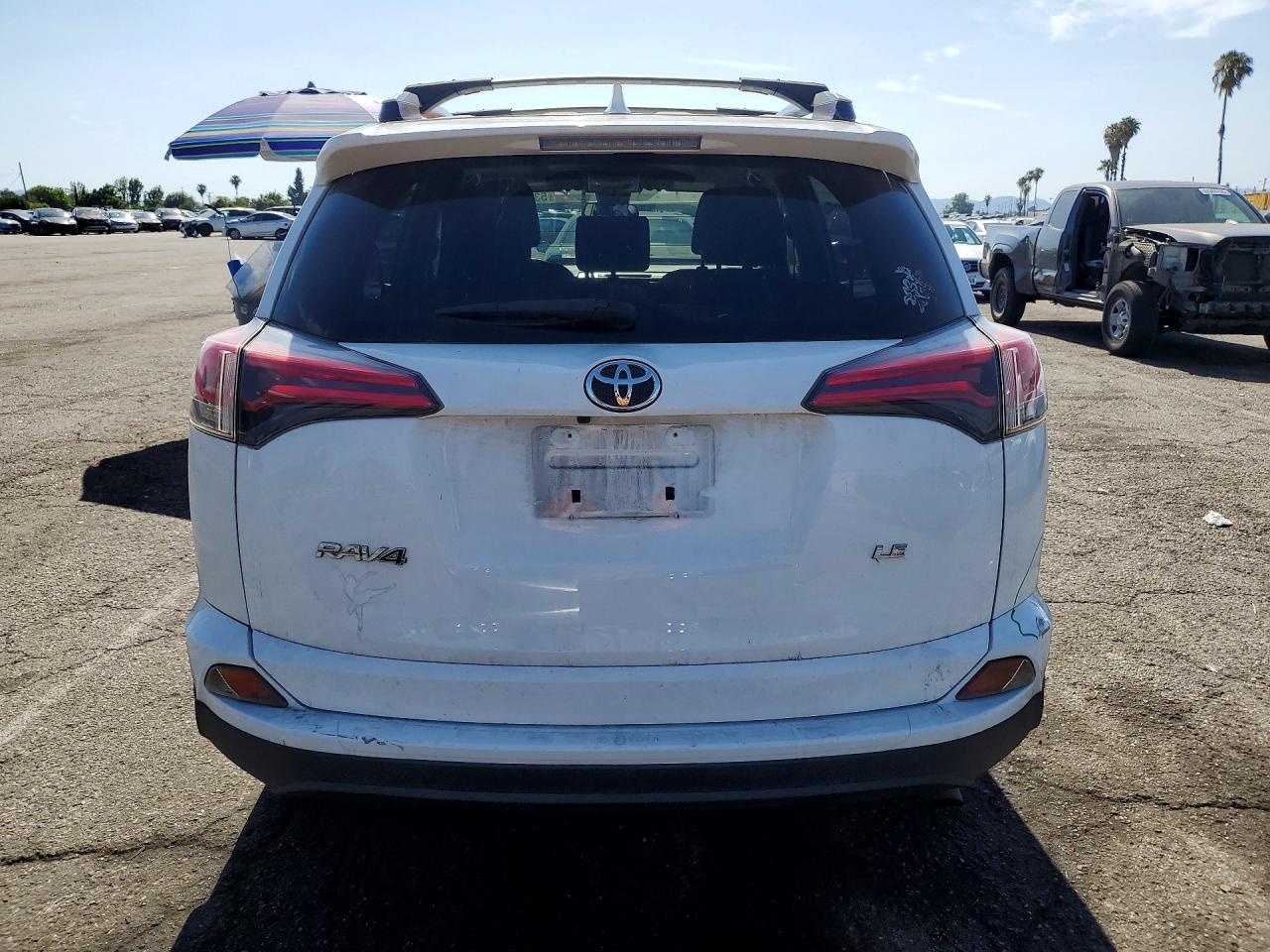2018 TOYOTA RAV4 LE photo 16