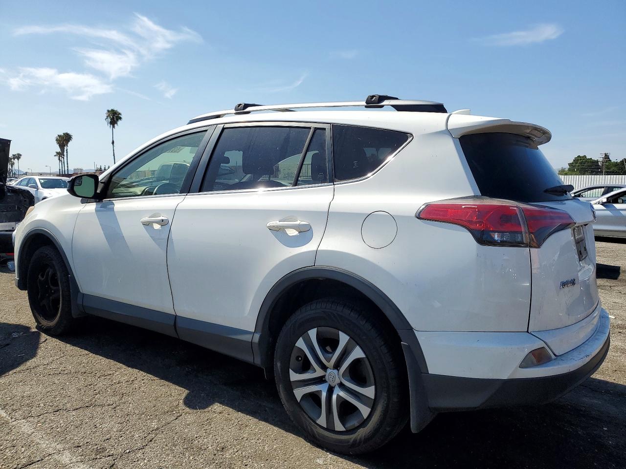 2018 TOYOTA RAV4 LE photo 4