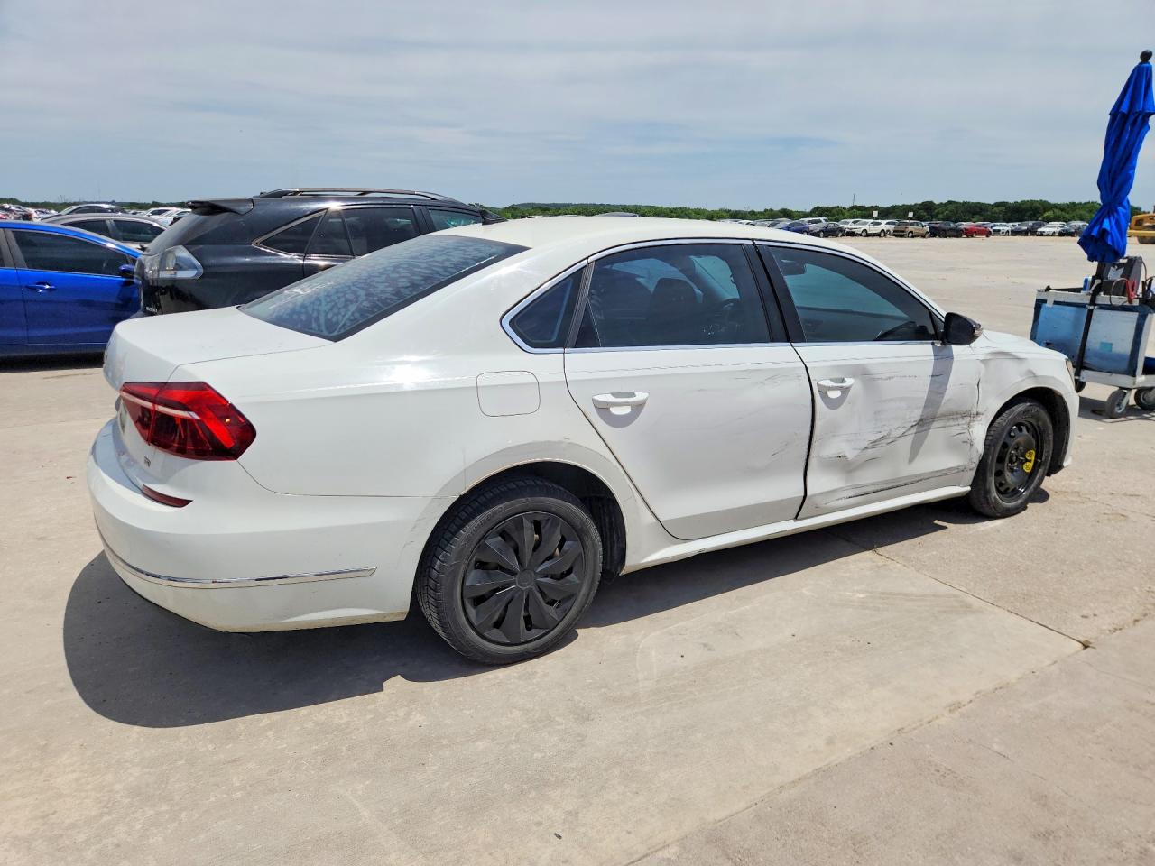 2018 VOLKSWAGEN PASSAT SE photo 7