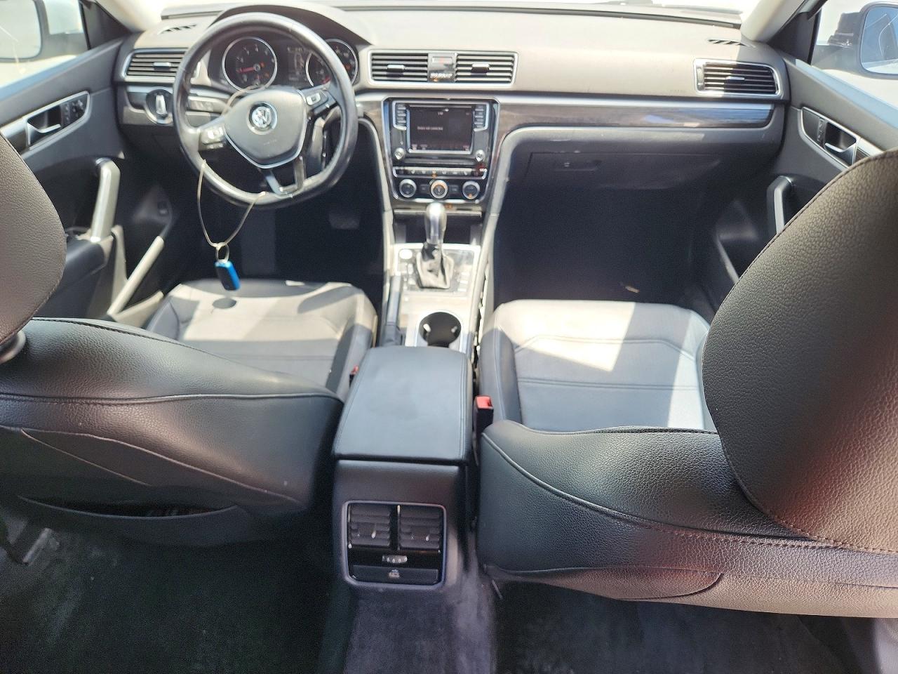 2018 VOLKSWAGEN PASSAT SE photo 22