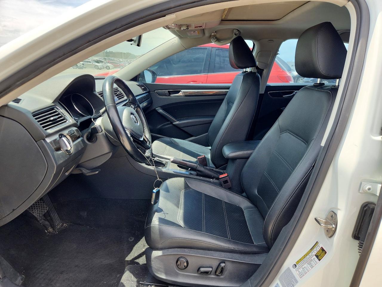 2018 VOLKSWAGEN PASSAT SE photo 19