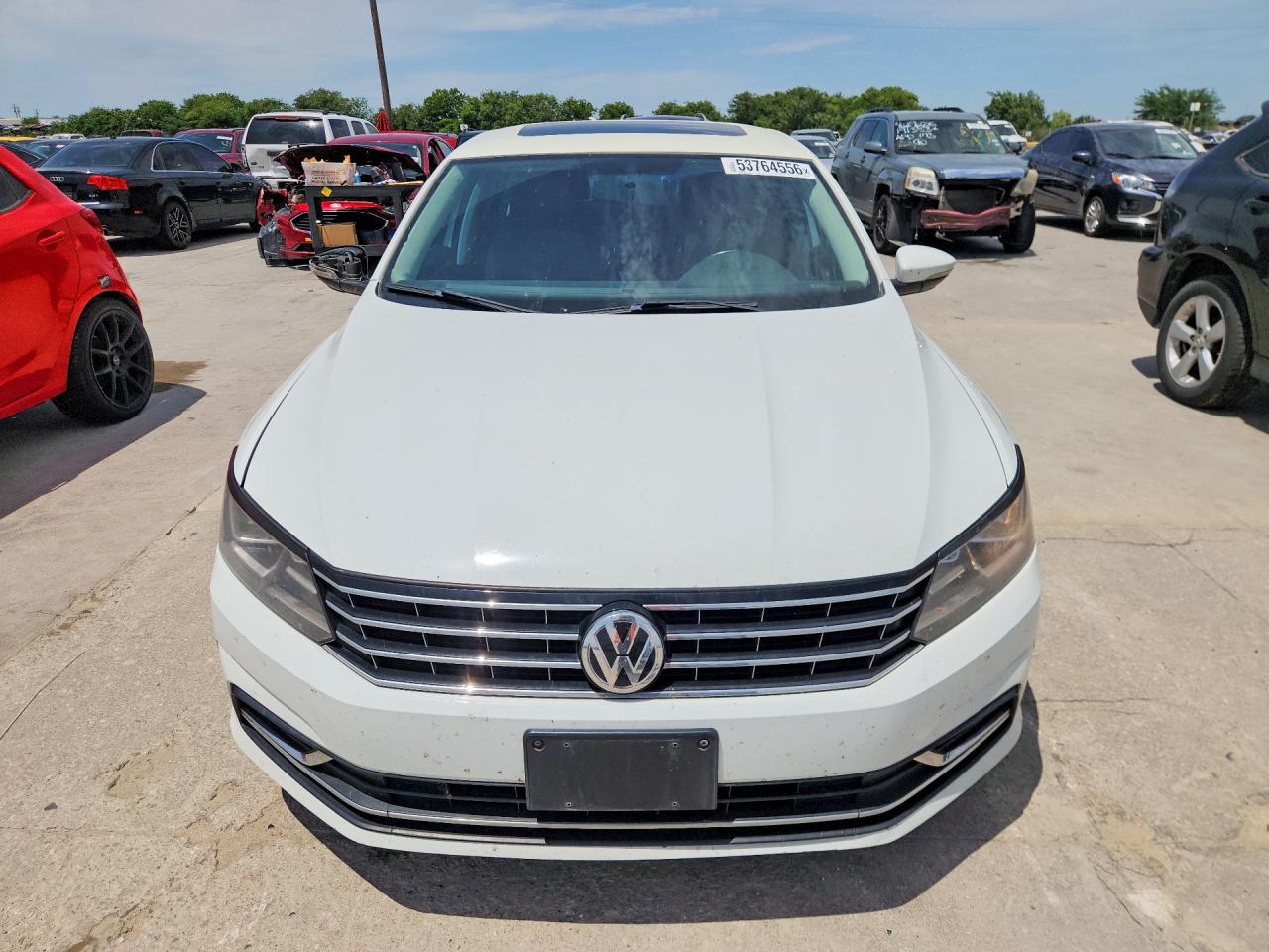 2018 VOLKSWAGEN PASSAT SE photo 13