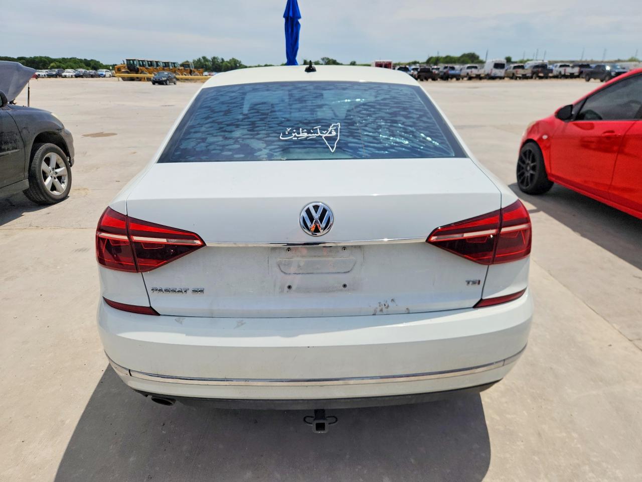 2018 VOLKSWAGEN PASSAT SE photo 16