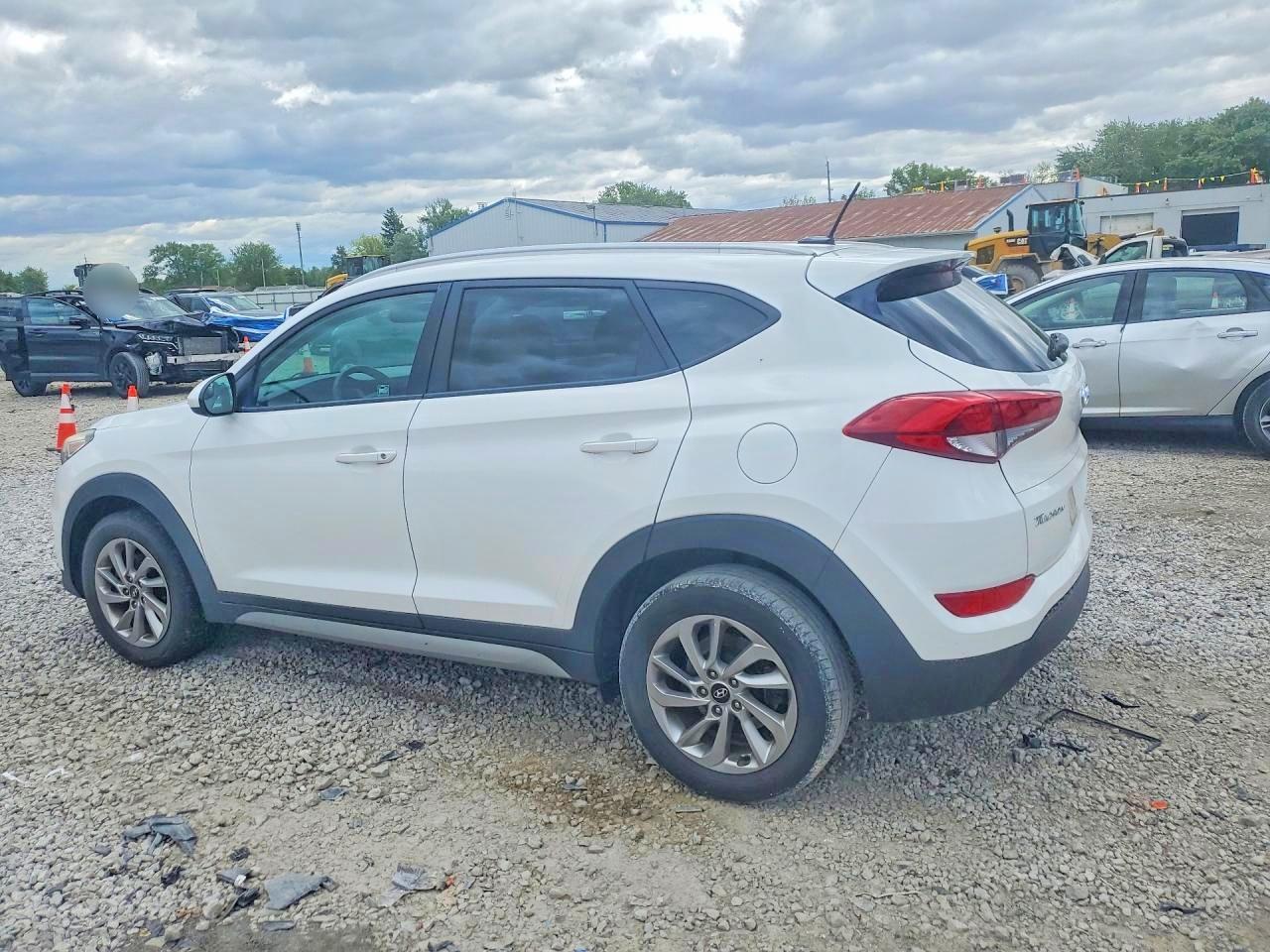 2017 HYUNDAI TUCSON SE photo 3