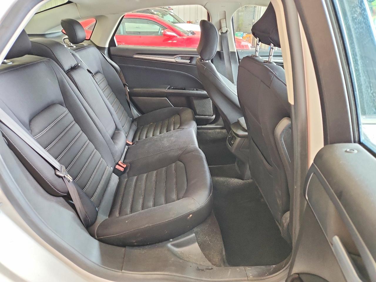 2015 FORD FUSION SE photo 19