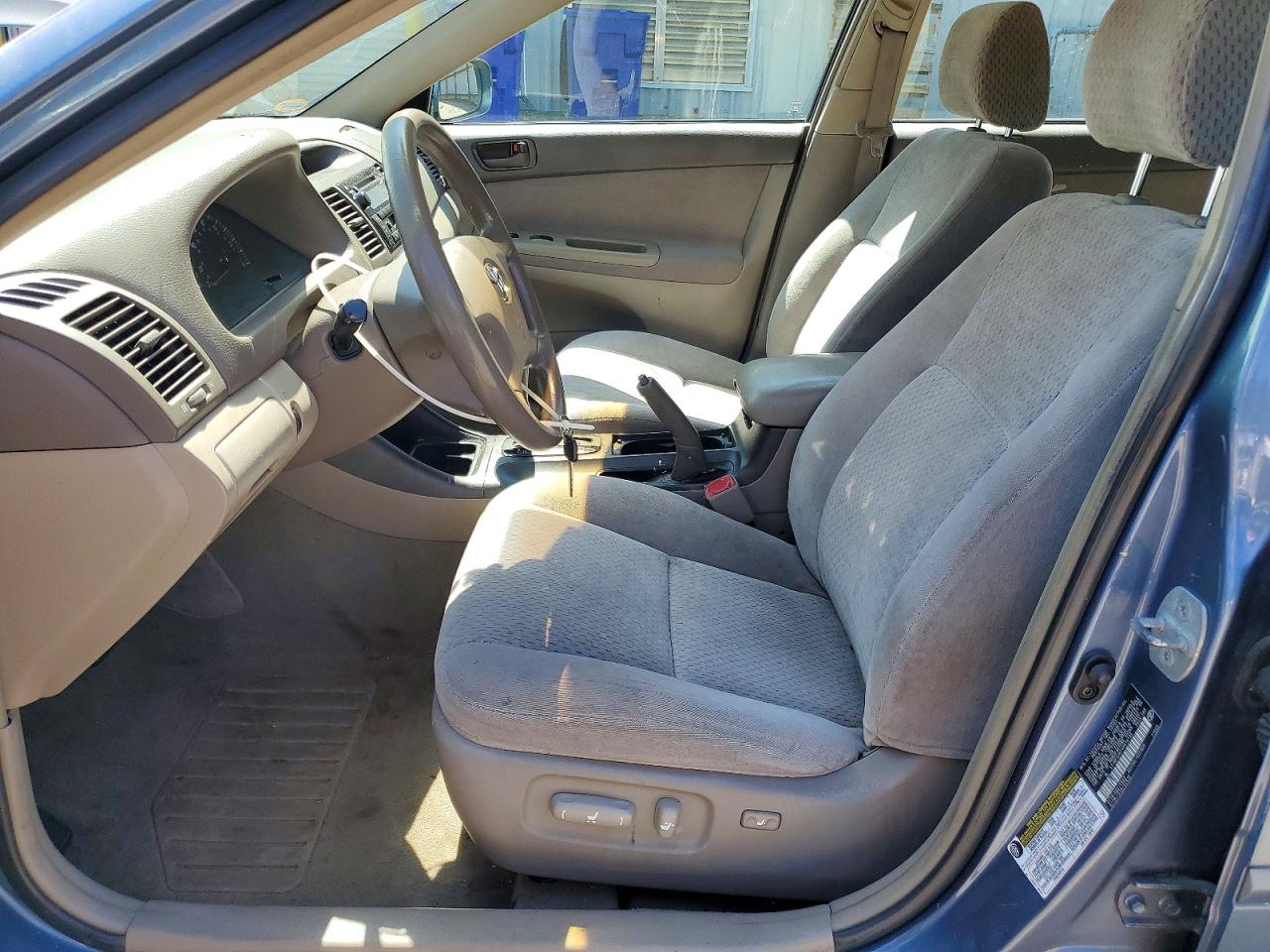 2004 TOYOTA CAMRY LE photo 7