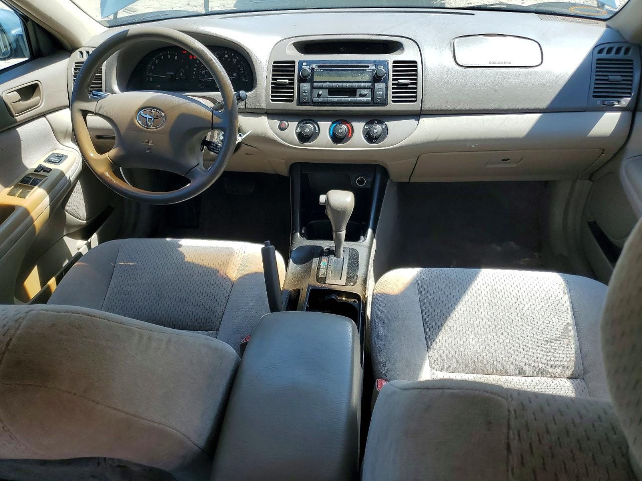 2004 TOYOTA CAMRY LE photo 8