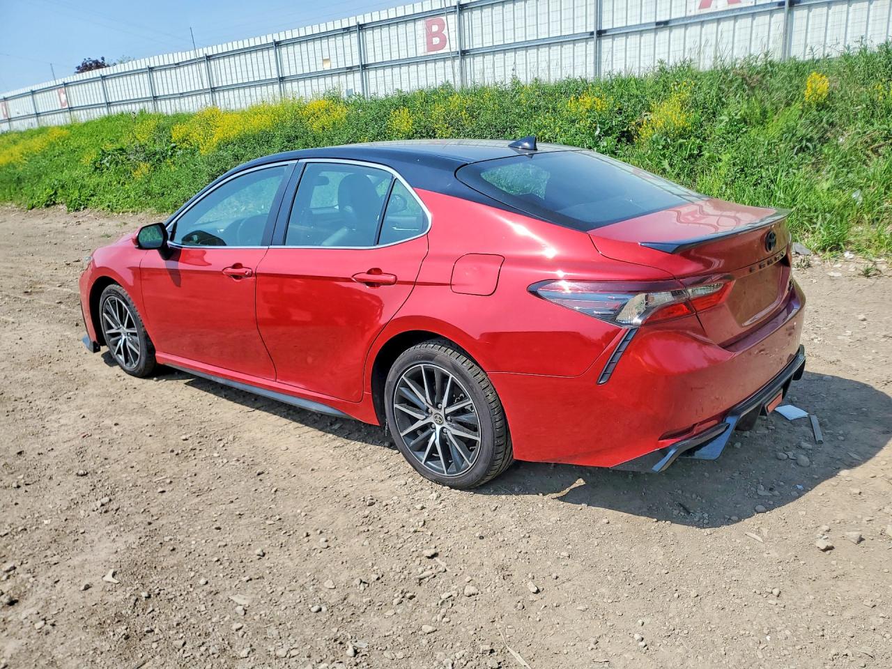 2021 TOYOTA CAMRY SE photo 3