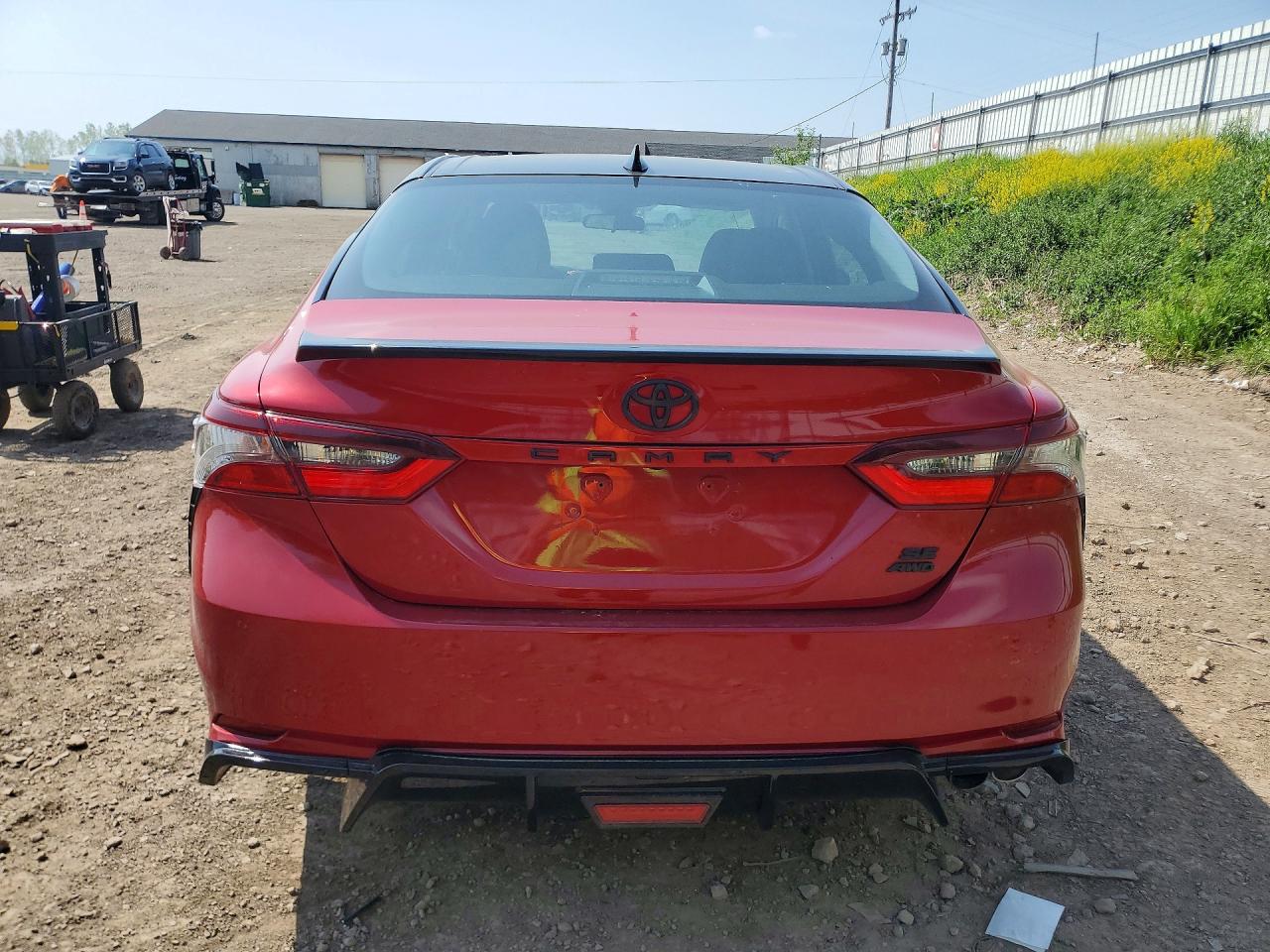 2021 TOYOTA CAMRY SE photo 11