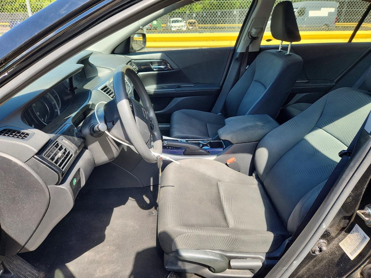 2017 HONDA ACCORD LX photo 13
