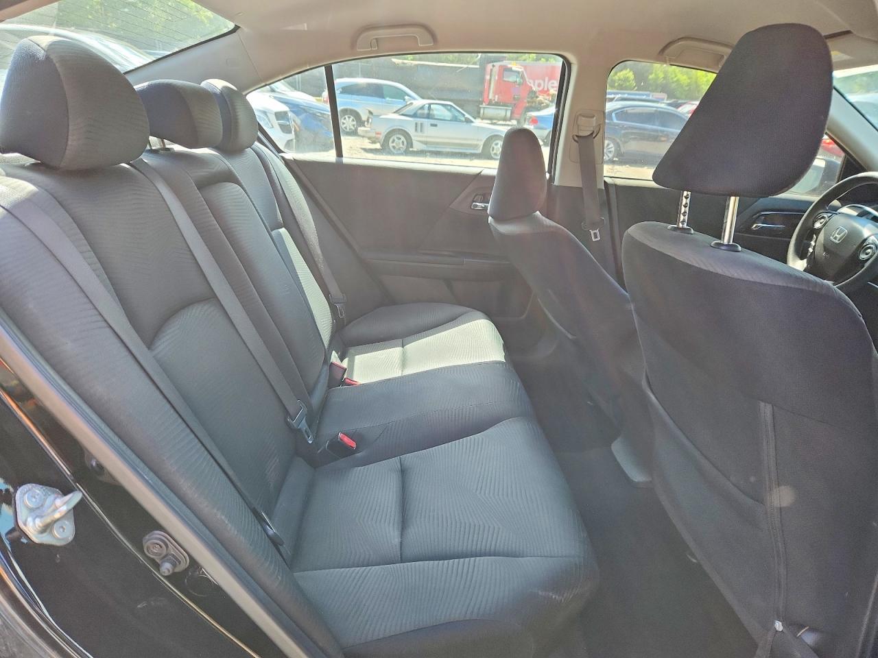 2017 HONDA ACCORD LX photo 19