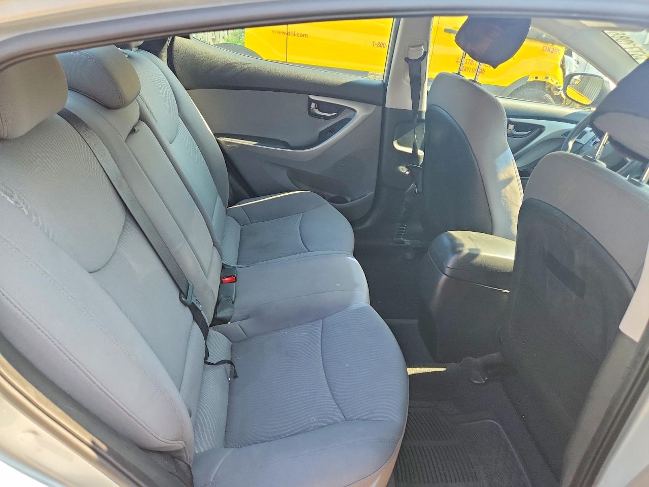 2015 HYUNDAI ELANTRA SE photo 19