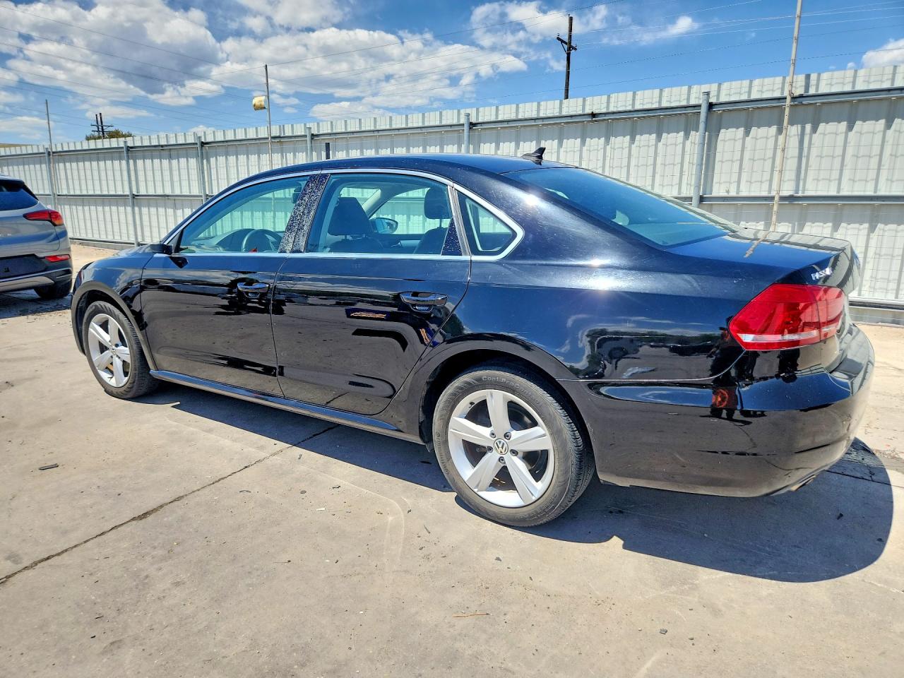 2012 VOLKSWAGEN PASSAT photo 2