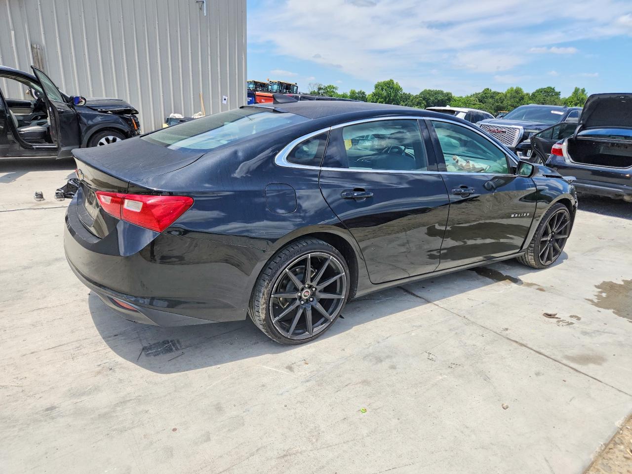 2017 CHEVROLET MALIBU LS photo 3