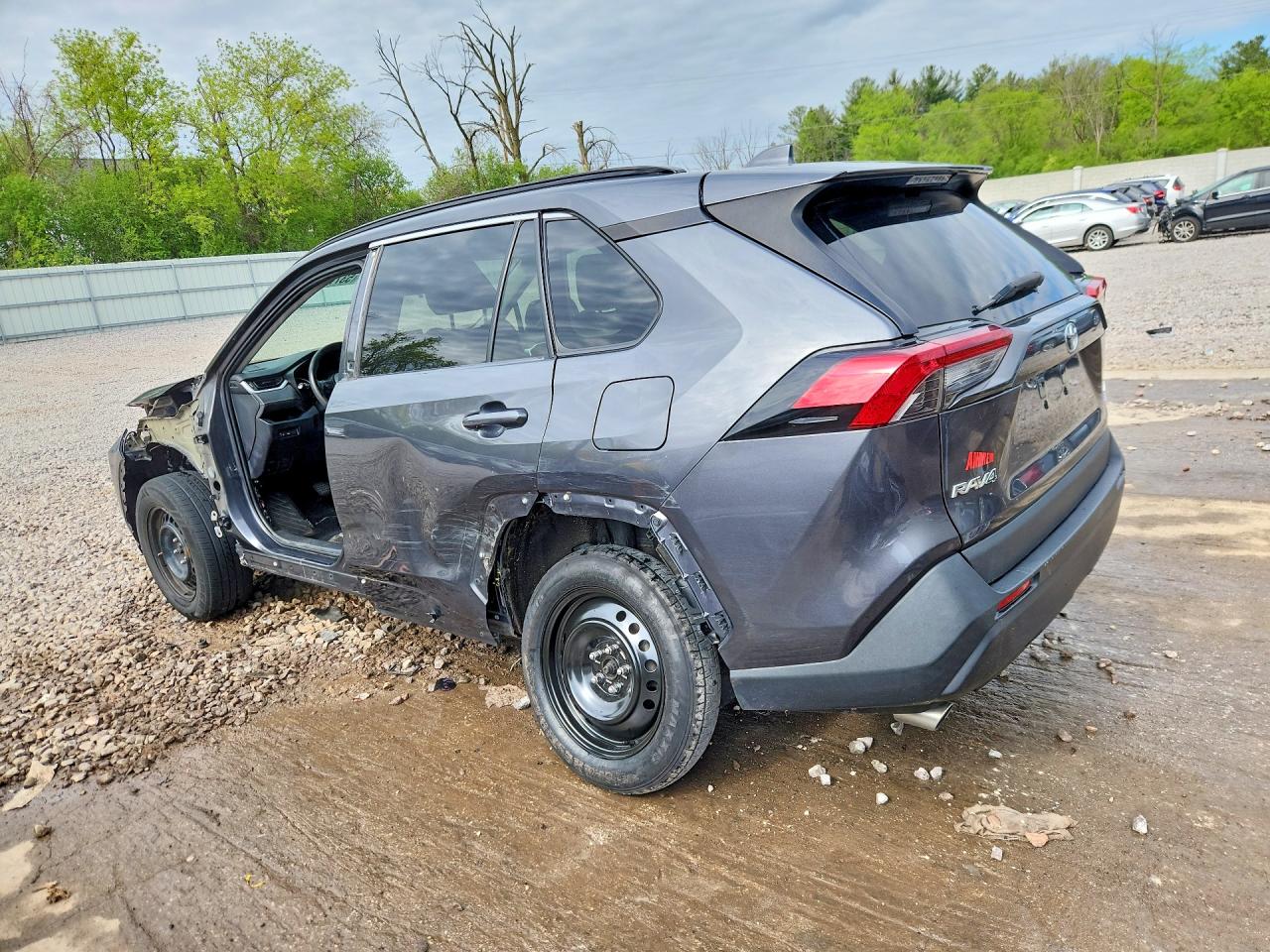 2019 TOYOTA RAV4 LE photo 4