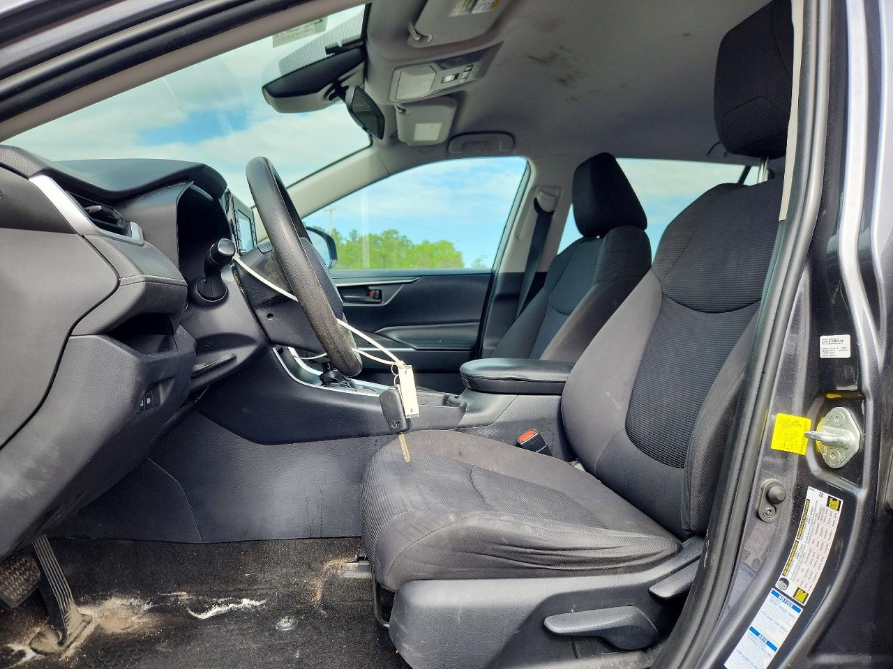 2019 TOYOTA RAV4 LE photo 19