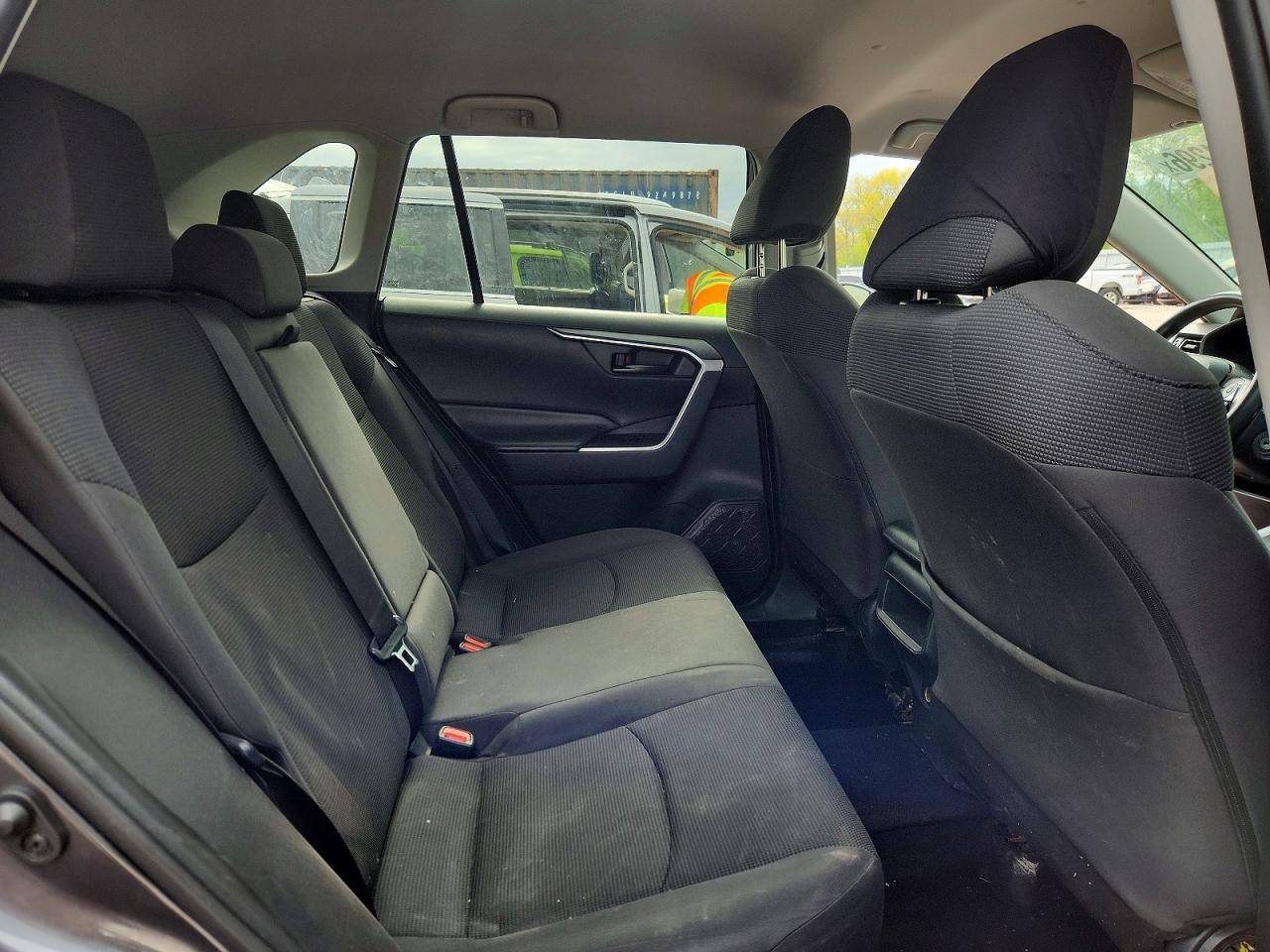 2019 TOYOTA RAV4 LE photo 31