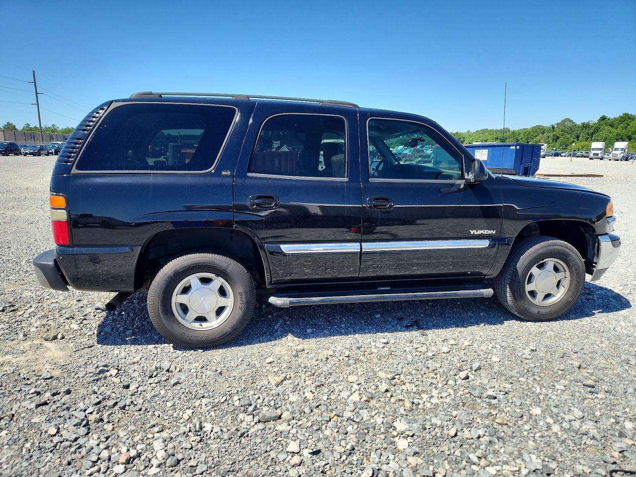 2004 GMC YUKON photo 3