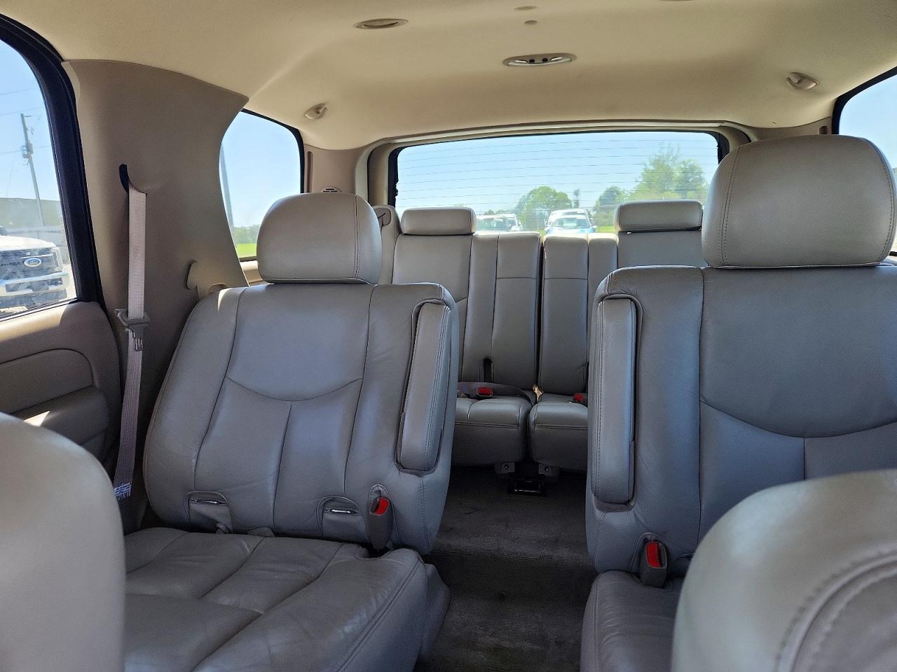 2004 GMC YUKON photo 10