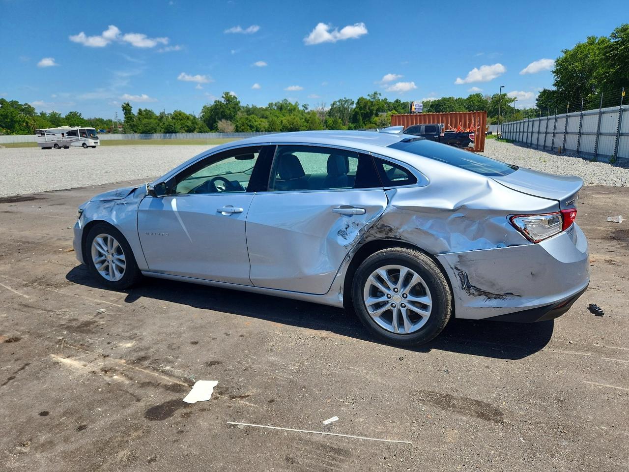 2017 CHEVROLET MALIBU LT photo 2