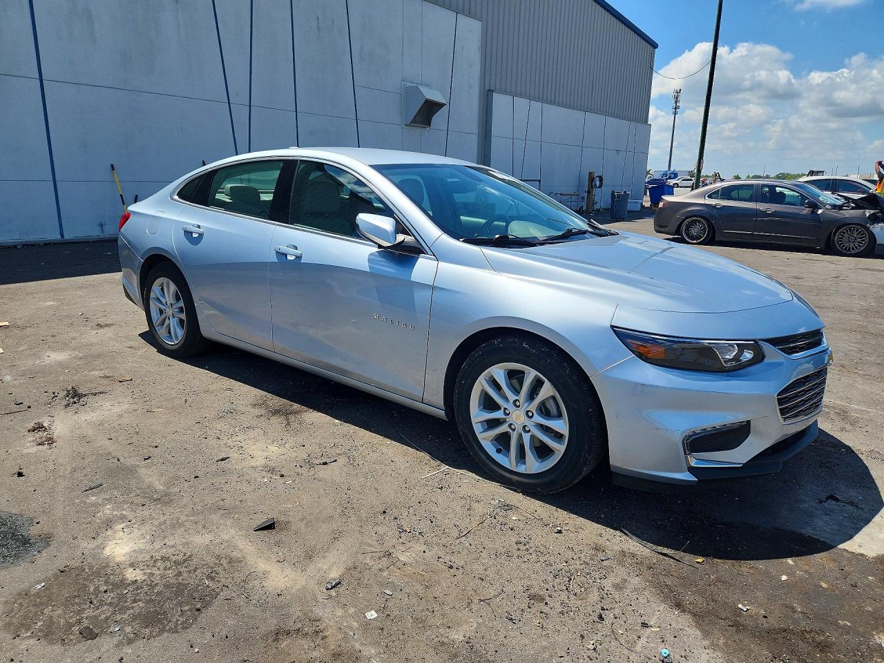 2017 CHEVROLET MALIBU LT photo 4