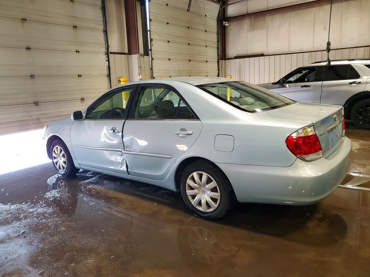 2006 TOYOTA CAMRY LE photo 3