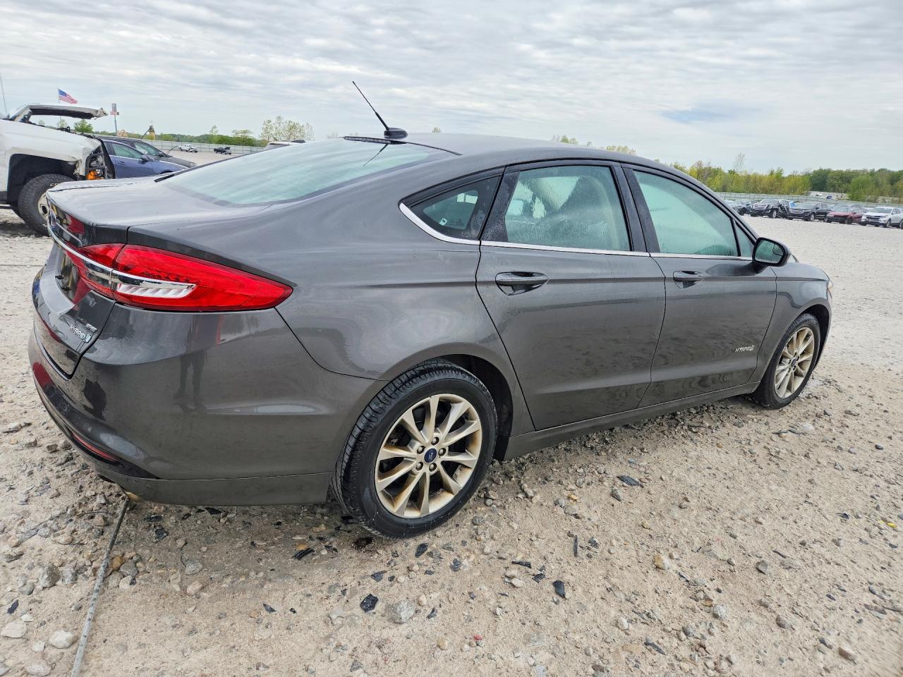 2017 FORD FUSION SE HYBRID photo 3