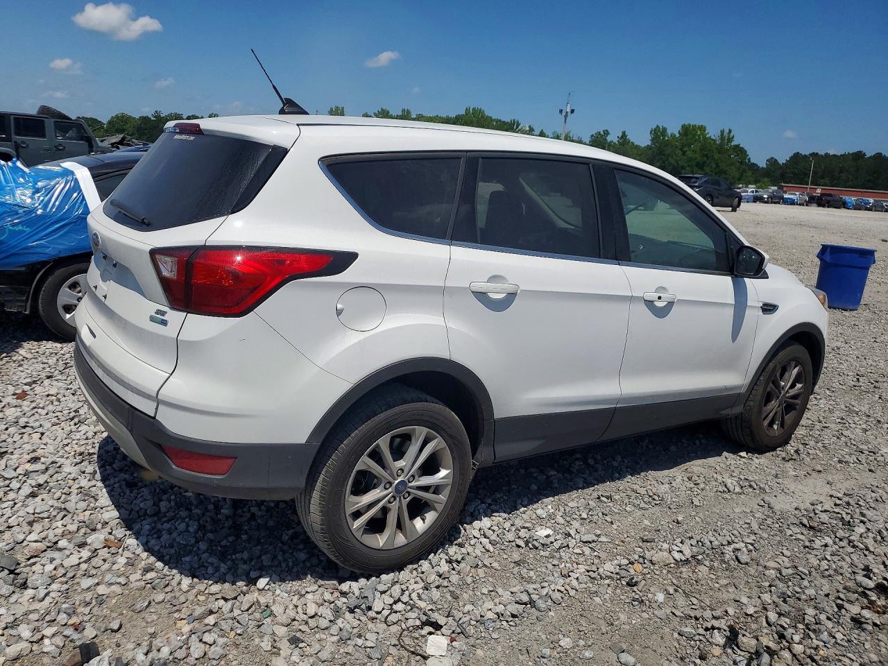 2019 FORD ESCAPE SE photo 5
