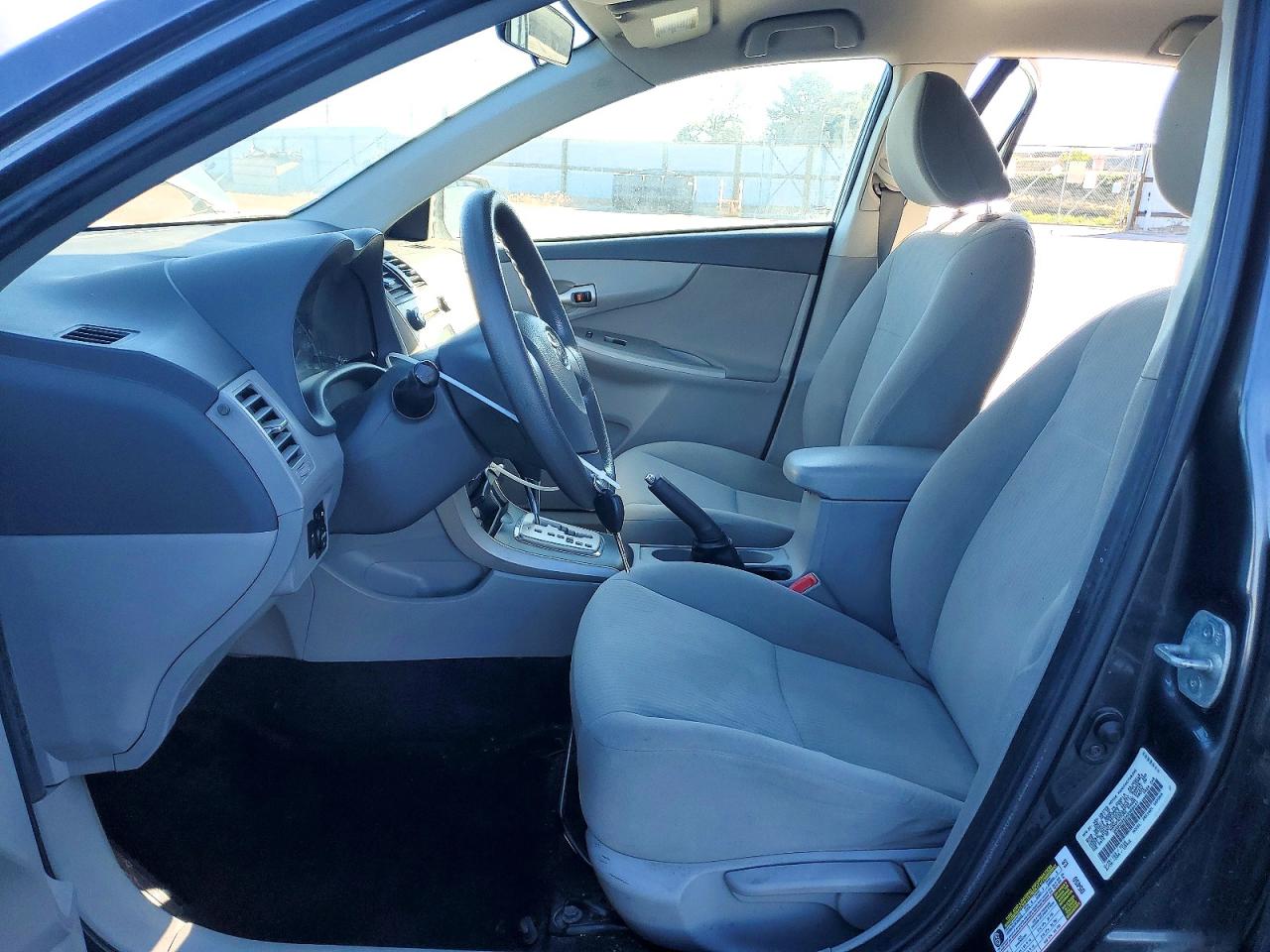 2010 TOYOTA COROLLA LE photo 13