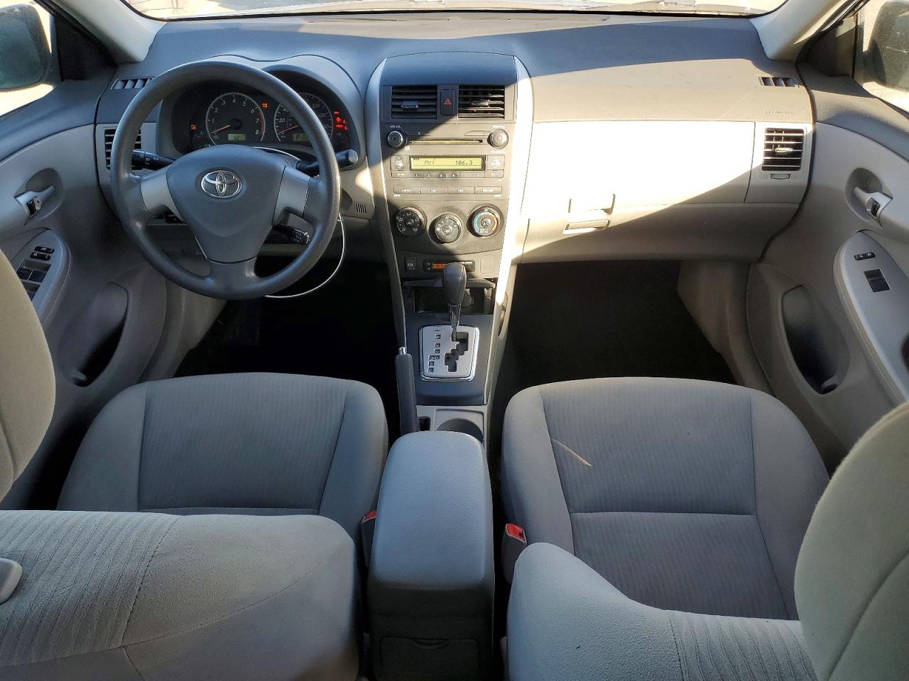 2010 TOYOTA COROLLA LE photo 15