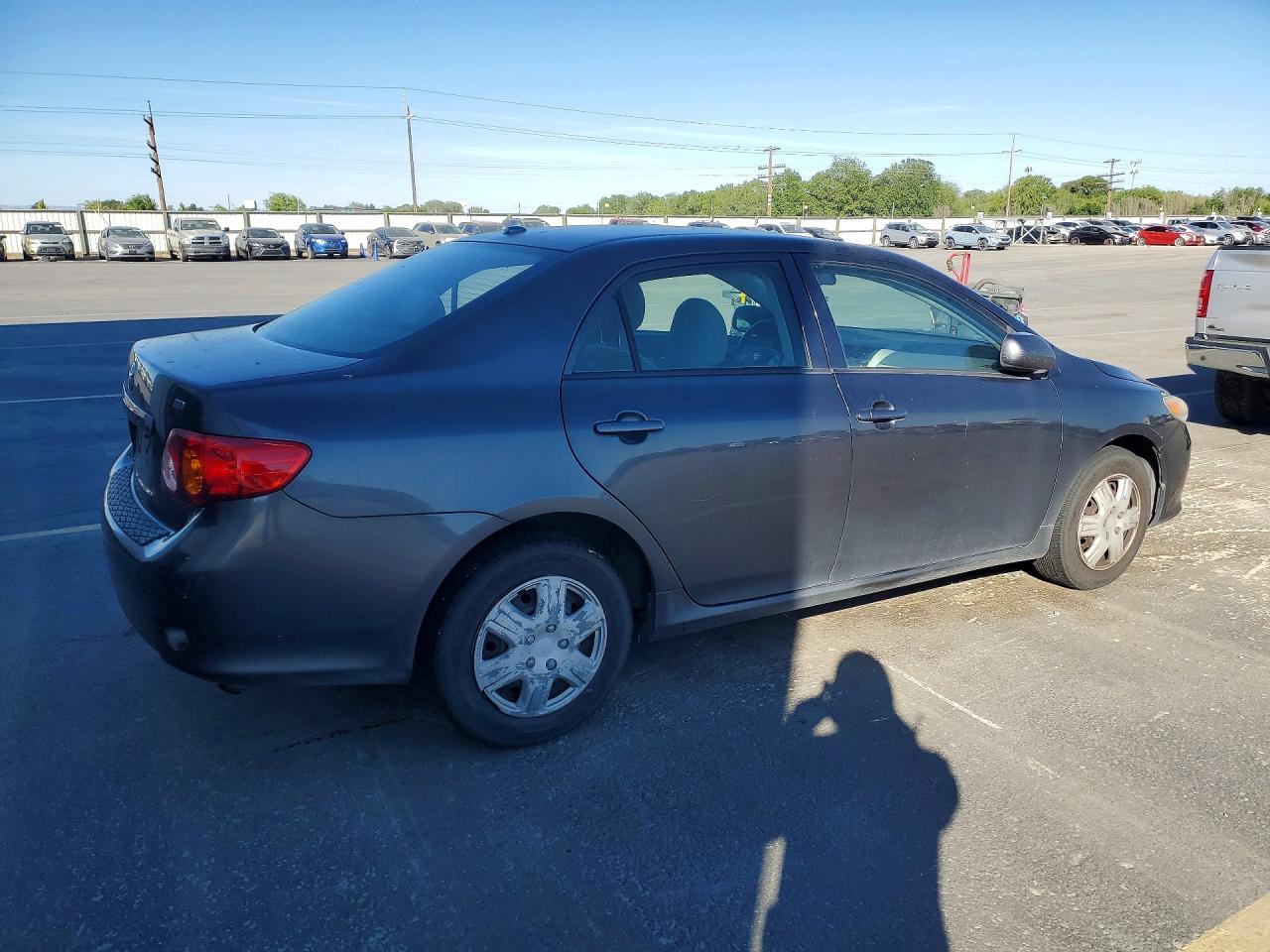 2010 TOYOTA COROLLA LE photo 5