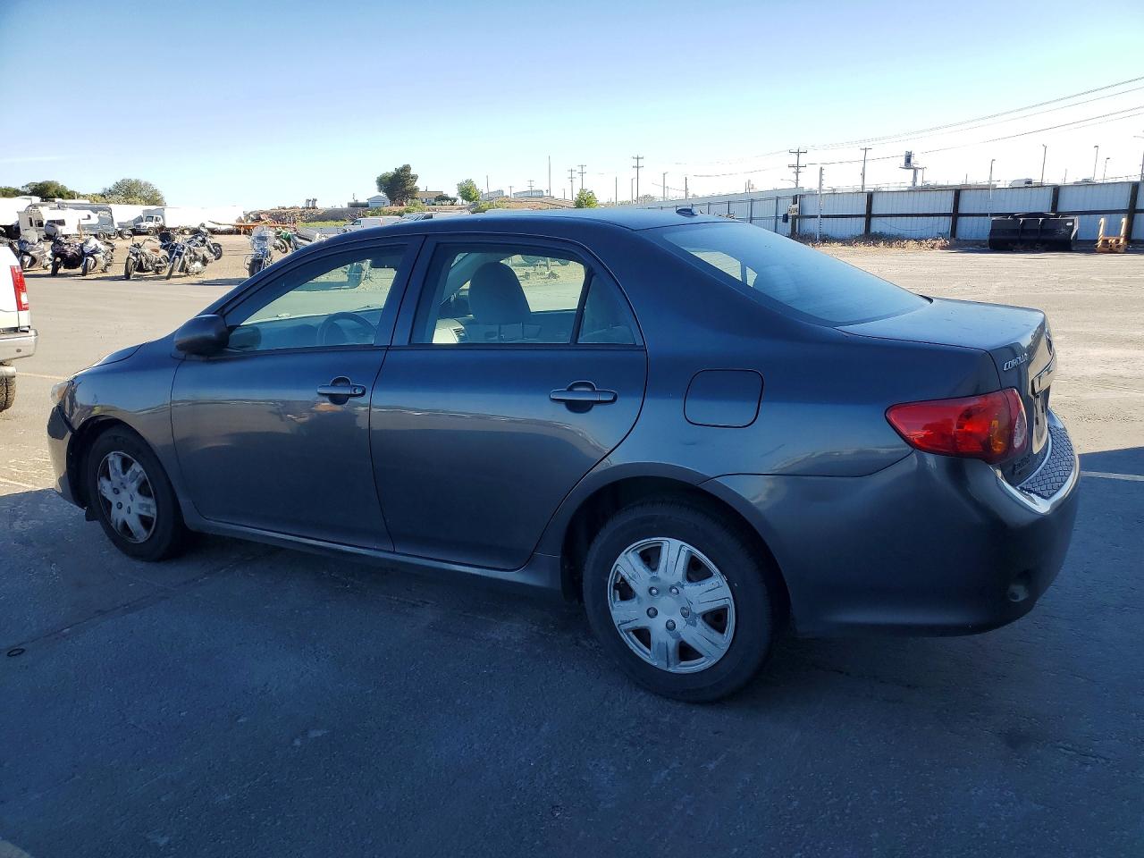 2010 TOYOTA COROLLA LE photo 3