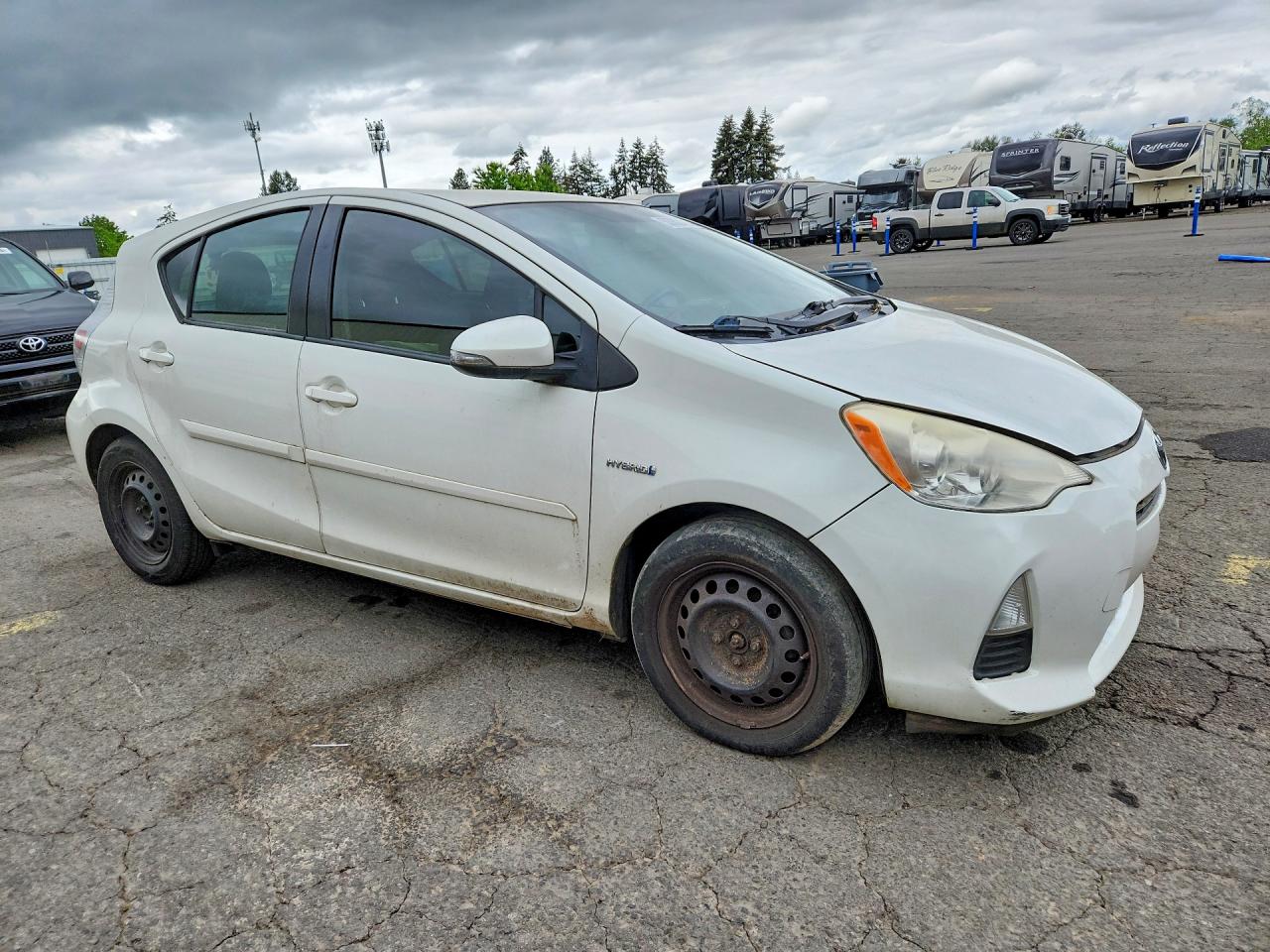 2013 TOYOTA PRIUS C TWO photo 4