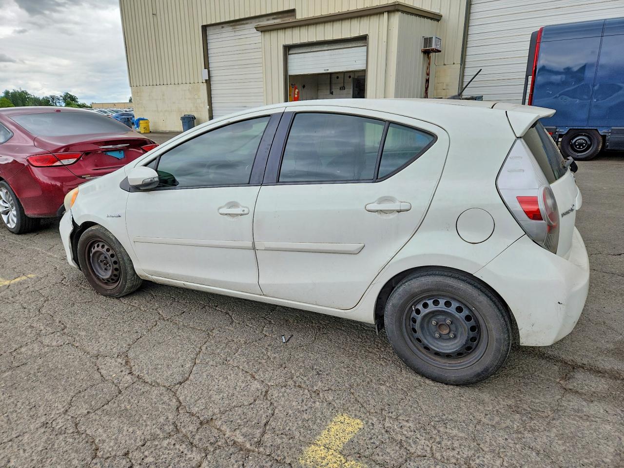 2013 TOYOTA PRIUS C TWO photo 2