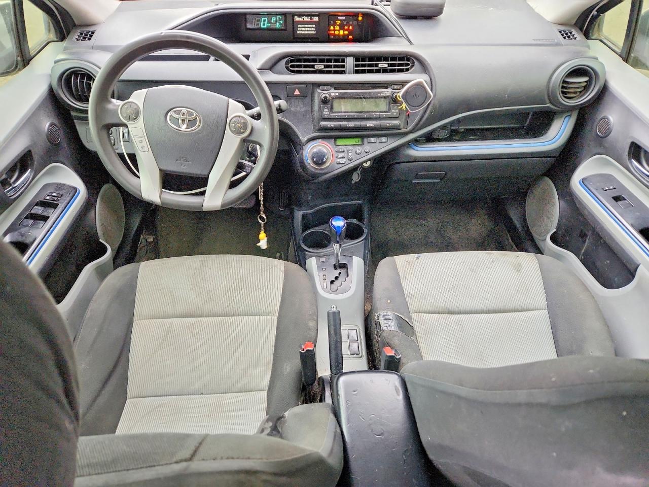 2013 TOYOTA PRIUS C TWO photo 8