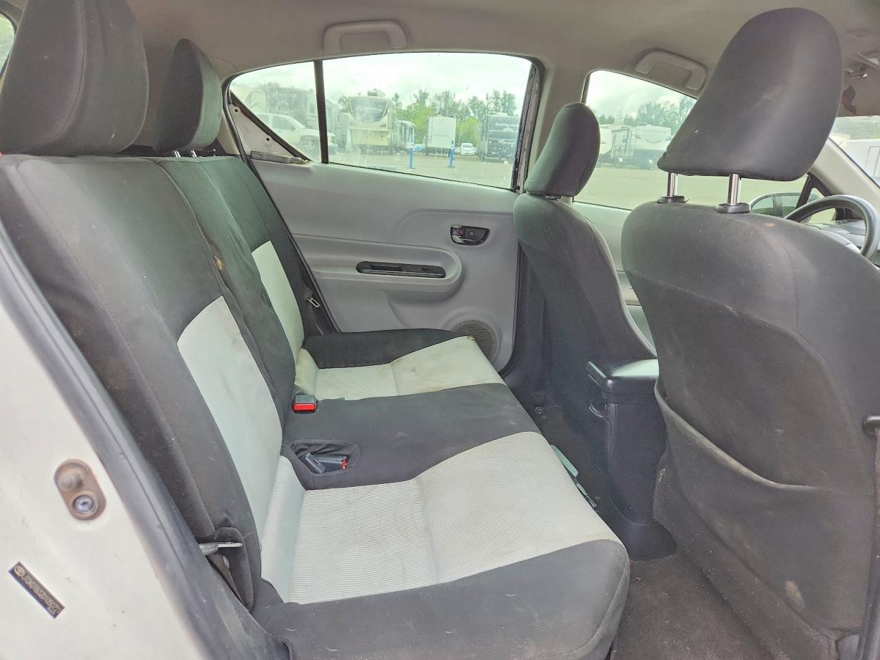 2013 TOYOTA PRIUS C TWO photo 10
