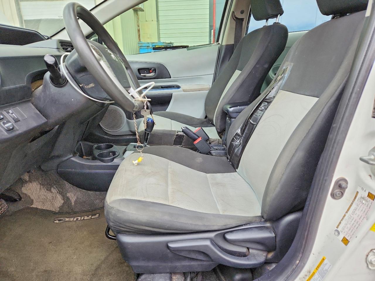2013 TOYOTA PRIUS C TWO photo 7