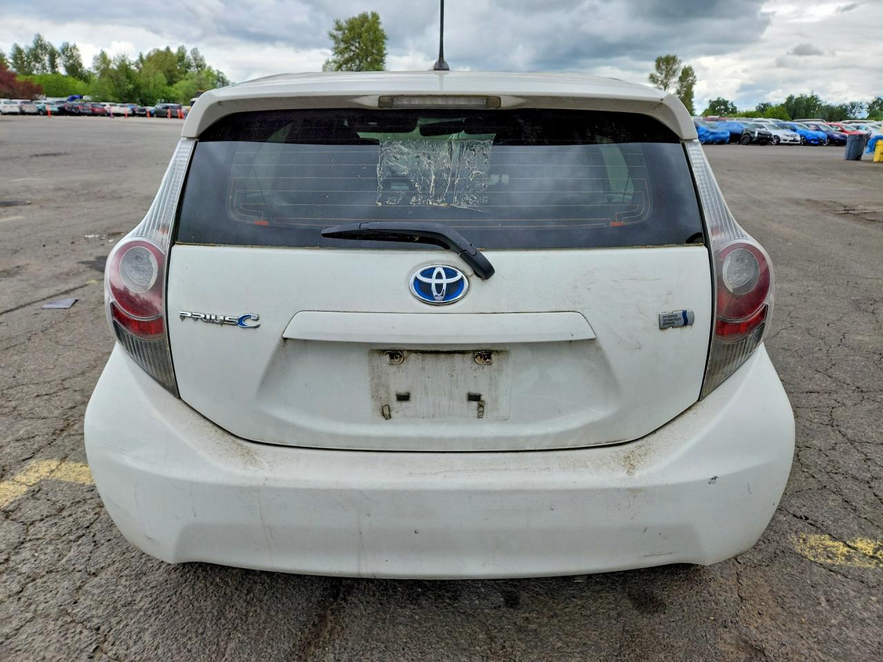 2013 TOYOTA PRIUS C TWO photo 6