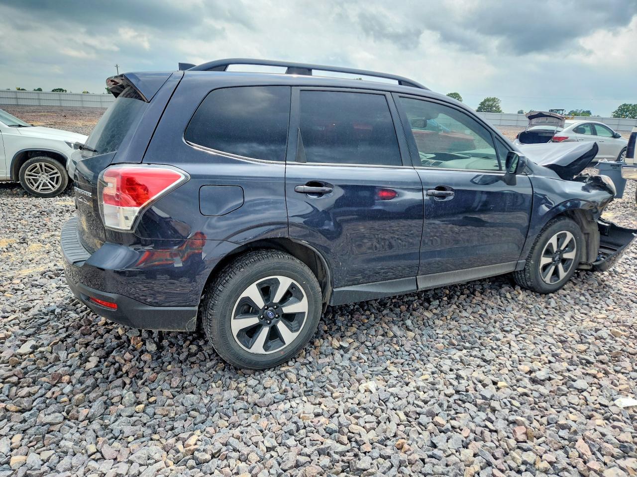 2018 SUBARU FORESTER photo 3