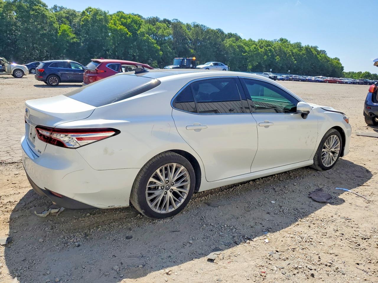 2019 TOYOTA CAMRY XLE photo 7