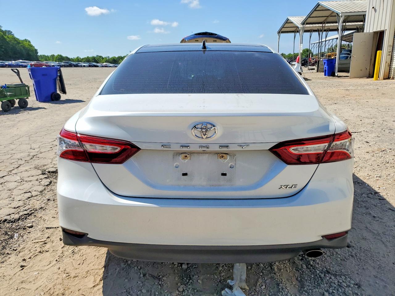 2019 TOYOTA CAMRY XLE photo 16