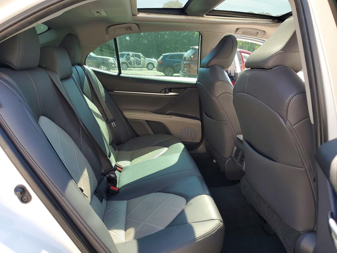 2019 TOYOTA CAMRY XLE photo 28