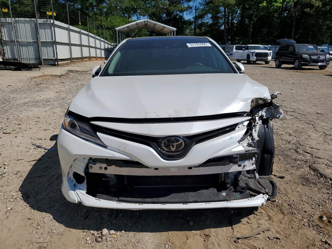 2019 TOYOTA CAMRY XLE photo 13
