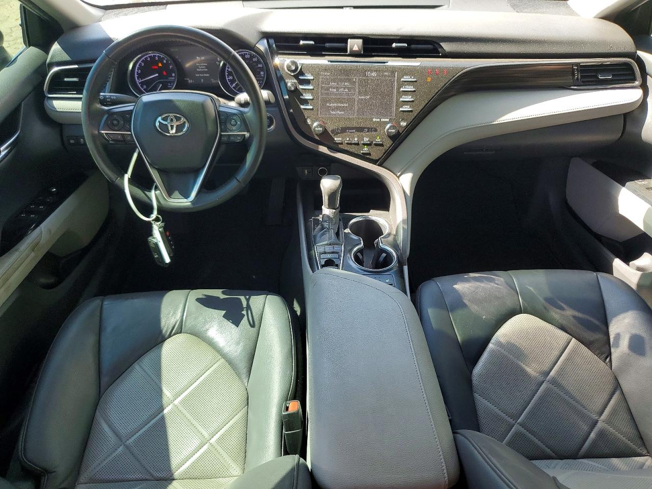 2019 TOYOTA CAMRY XLE photo 22