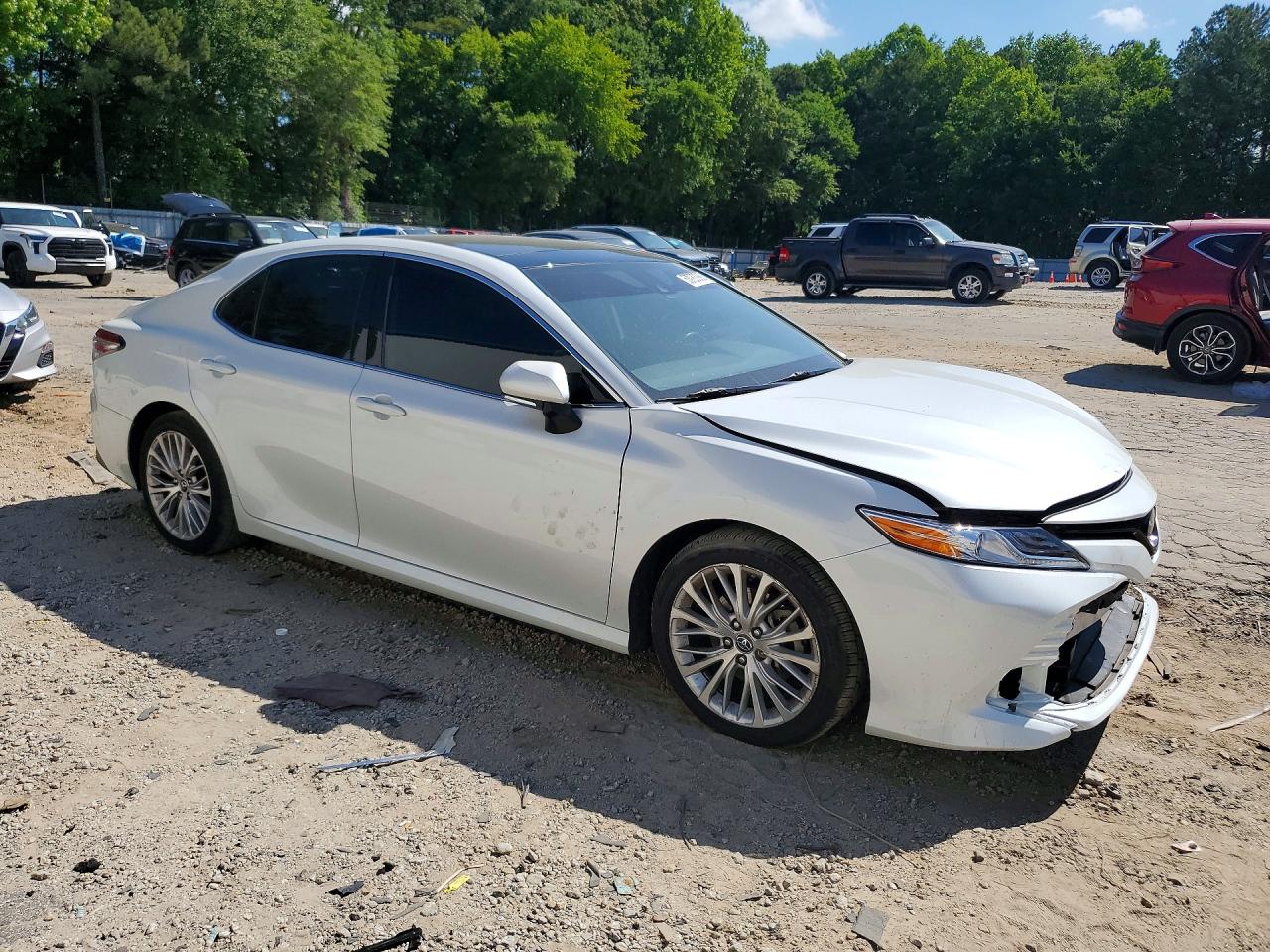 2019 TOYOTA CAMRY XLE photo 10