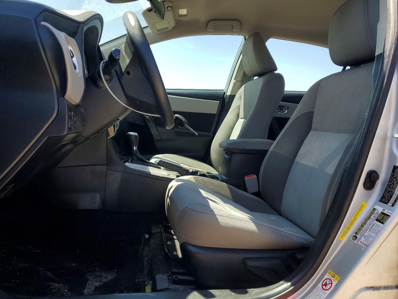 2019 TOYOTA COROLLA LE photo 13