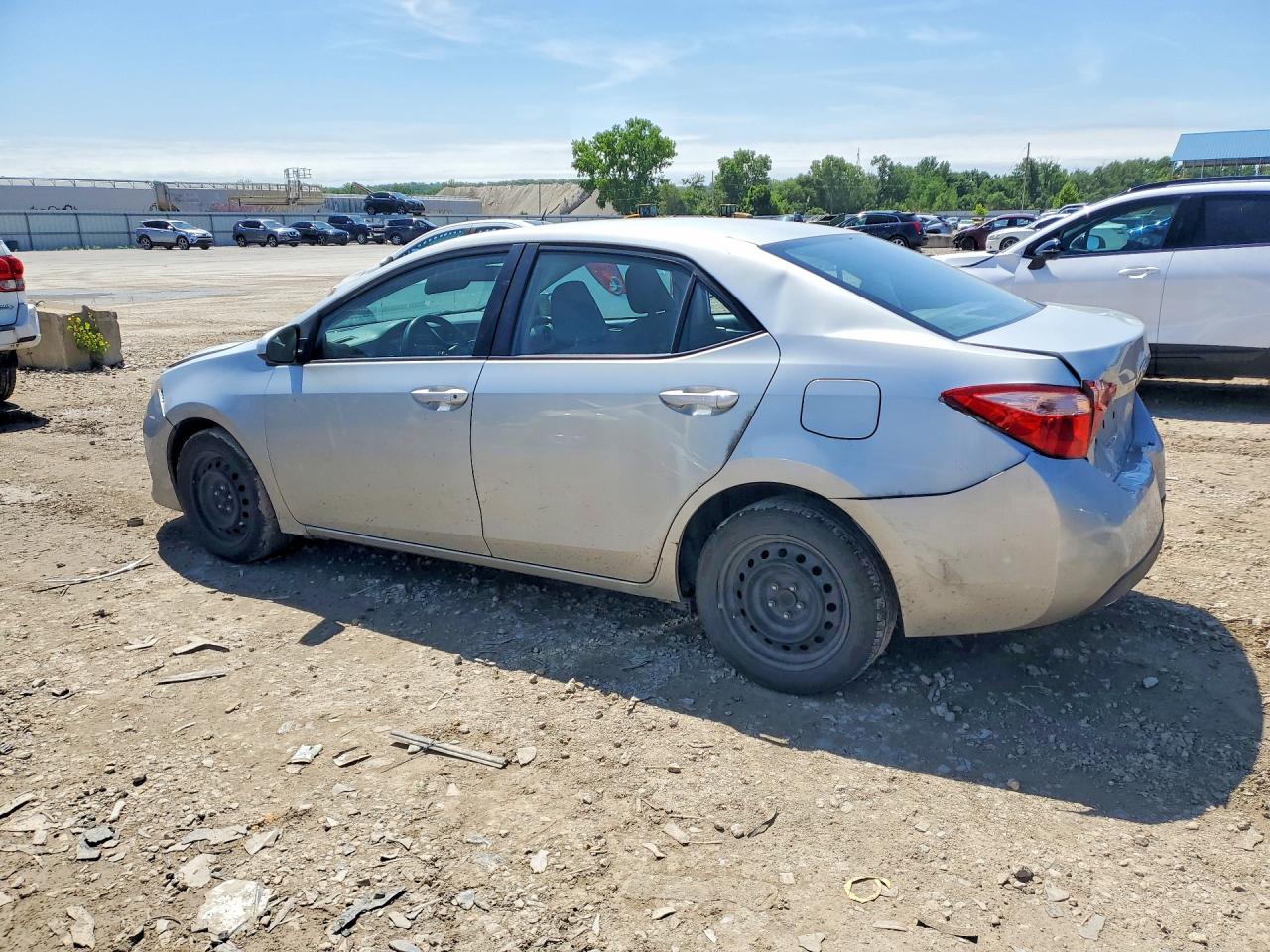 2019 TOYOTA COROLLA LE photo 3