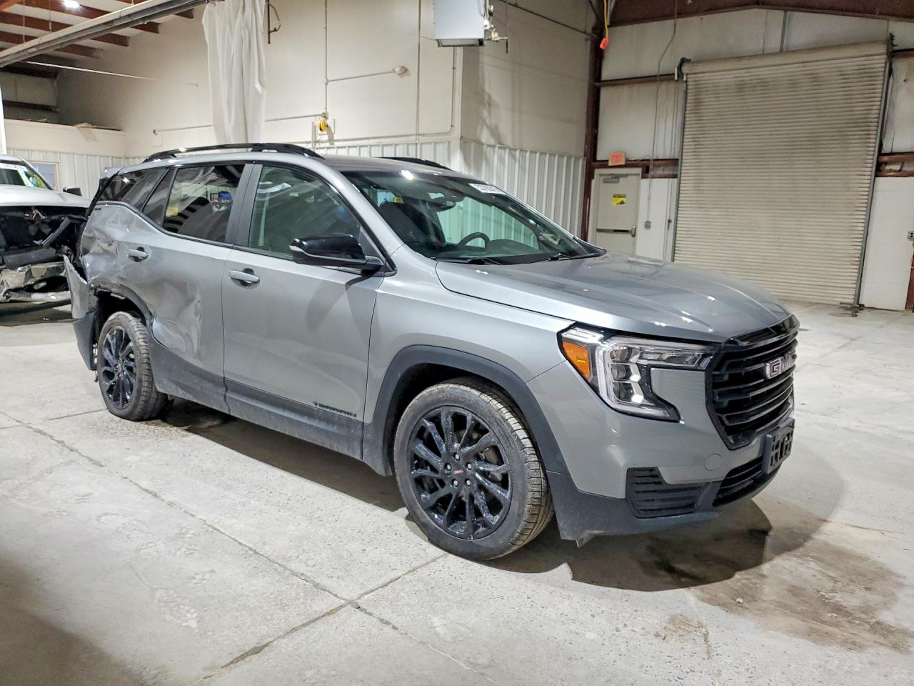 2024 GMC TERRAIN SLE photo 10