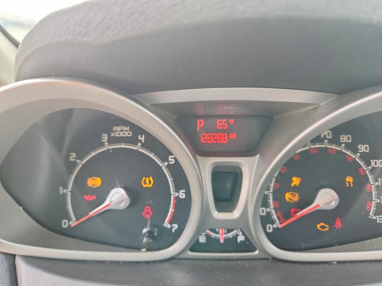 2011 FORD FIESTA SE photo 17